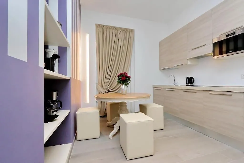 Vatican Family Romantic Suite
